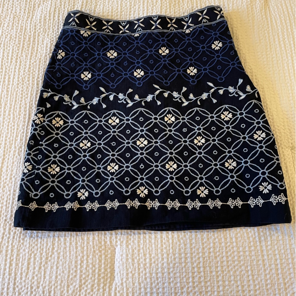 Loft women’s s blue white embroidered skirt size 0